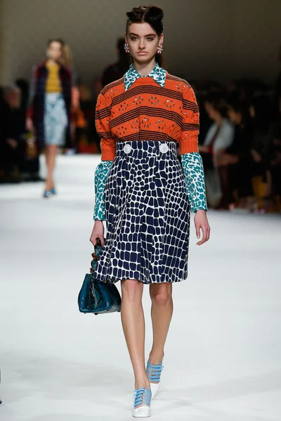 Look 10